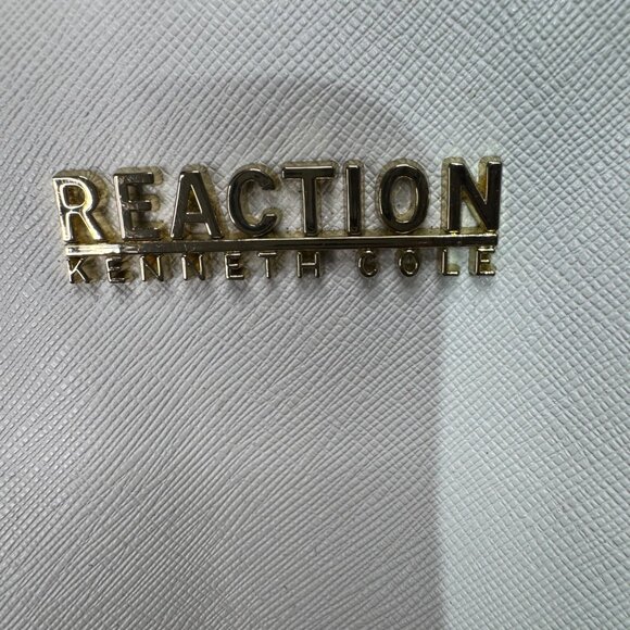 Kenneth Cole Reaction White Crossbody Handbag Womens Purse With Adjustable Strap - Picture 3 of 9